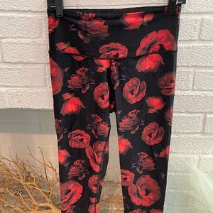 Victoria secret sport crop leggings, worn once great condition. Size medium.
